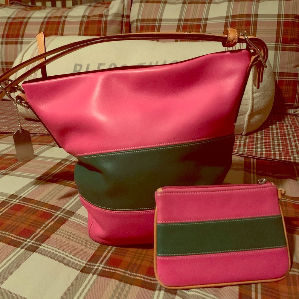 Vintage Coach Hobo with matching wristlet/wallet.